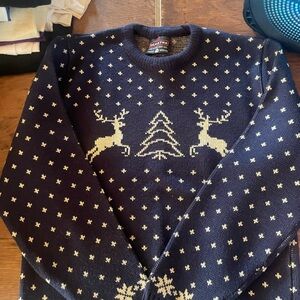 Demeter Men's Navy and Cream Crewneck Sweater